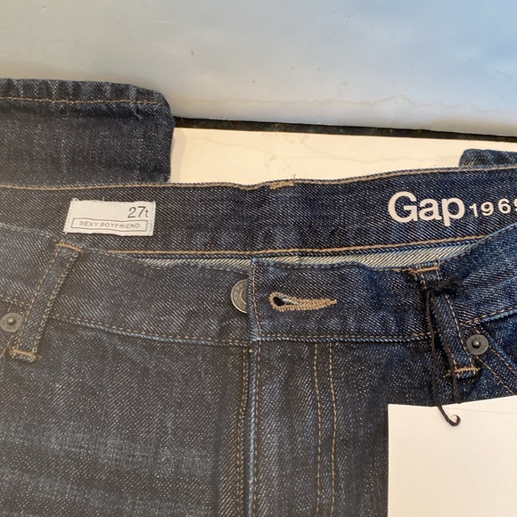 NWT GAP 1969 Sexy Boyfriend Jeans - Picture 2 of 9